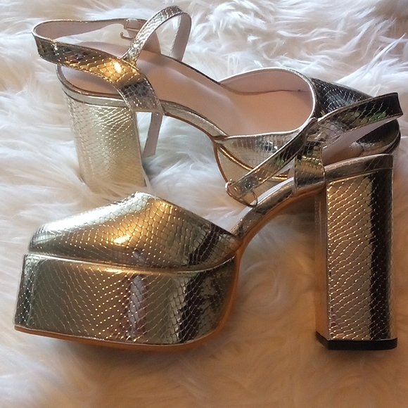 Platform Sandals - Picture 3 of 4